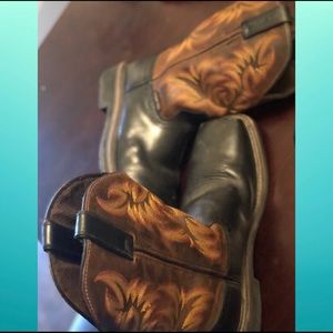 Mens Justin Steel toe boots.